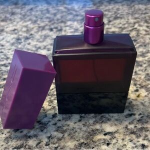 MAC My Heroine makeup shade scents